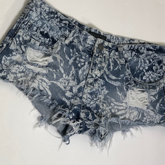 BILLABONG time keeps Floral Print Denim Distressed Shorty Shorts Size 5 - Picture 11 of 16